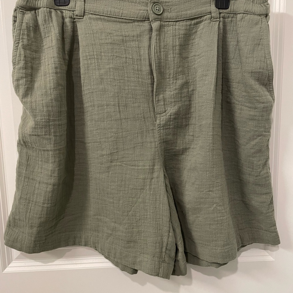 Aerie Women L Shorts Daybreak Trouser Green Gauze Pleated High Rise Chino Cotton